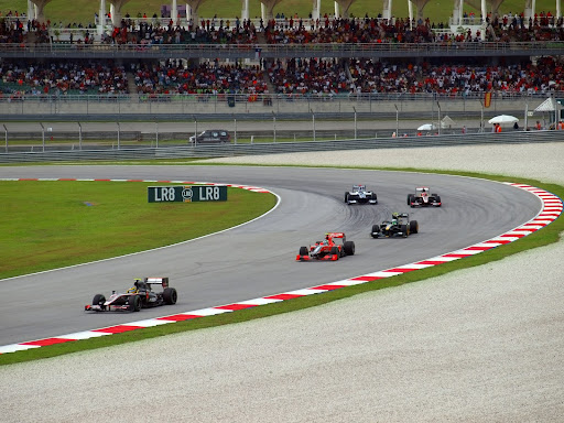 The Art of F1 Racing – Overtaking and Defending